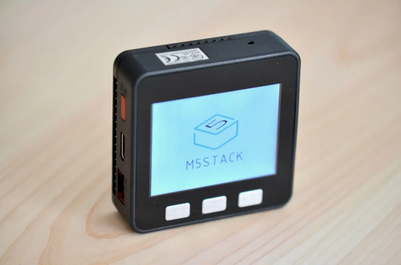 太田南小学校の授業で使用した小型開発端末M5Stack